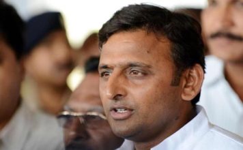 राज्य सरकार अपनी अक्षमताओं पर पर्दा डालना चाहती है: अखिलेष
