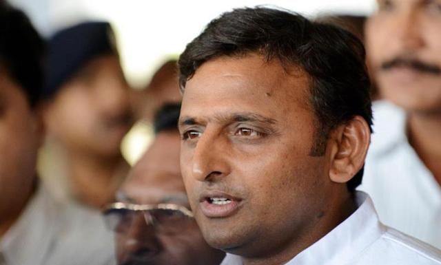 राज्य सरकार अपनी अक्षमताओं पर पर्दा डालना चाहती है: अखिलेष