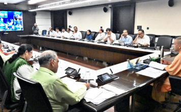 स्वास्थ्य एवं पोषण की रैंकिंग में गिरावट के लिए चन्दौली, फतेहपुर, बहराइच एवं सिद्धार्थनगर के जिलाधिकारियों को सुधार लाए जाने के निर्देश