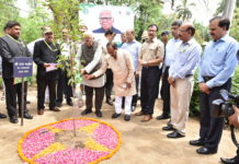 राज्यपाल एवं वन मंत्री ने राजभवन में किया वृक्षारोपण