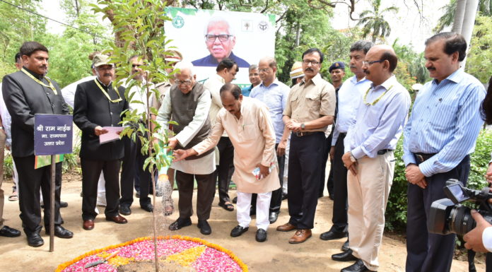 राज्यपाल एवं वन मंत्री ने राजभवन में किया वृक्षारोपण