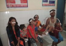 अयोध्या : छप्पर गिरने से एक ही परिवार के नौ लोग दबे, पुलिस ने सबको पहुंचाया अस्पताल