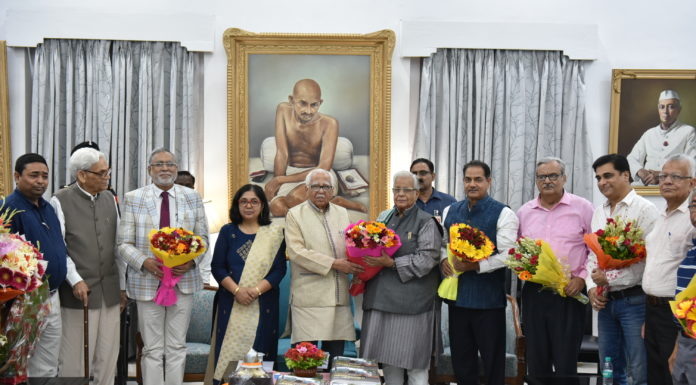 राज्यपाल से मिले ‘चरैवेति!चरैवेति!!’ सलाहकार समिति के सदस्य, दी बधाई