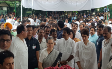 शीला दीक्षित राजकीय सम्मान के साथ पंचतत्व में विलीन