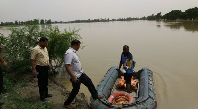 श्रावस्ती : डीएम ने बाढ़ प्रभावित गांवों का जाएजा लेकर अधिकारियों को दिए सख्त निर्देश