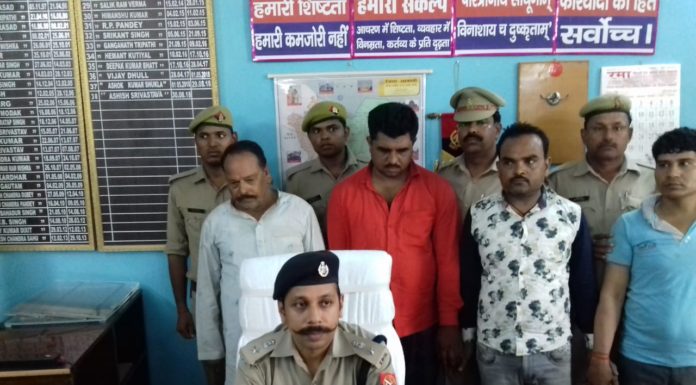 श्रावस्ती पुलिस ने 4 करोड़ की चरस के साथ चार तस्करों को दबोचा