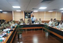 बेहतर कार्य करने वाले अधिकारियों को प्रसंशा पत्र देकर सम्मानित किया -श्री आनन्द कुमार