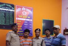 ई-टिकट का अवैध कारोबारी गिरफ्तार