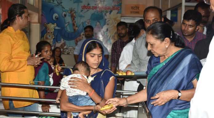 राज्यपाल ने लखनऊ के हजरतगंज थाने, बलरामपुर अस्पताल तथा आंगनबाड़ी केन्द्र का किया भ्रमण