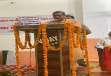 नौकरी के लिए दर-दर भटकने के बजाय कोई अपना उद्यम खड़ा करें युवा :आरके सिन्हा