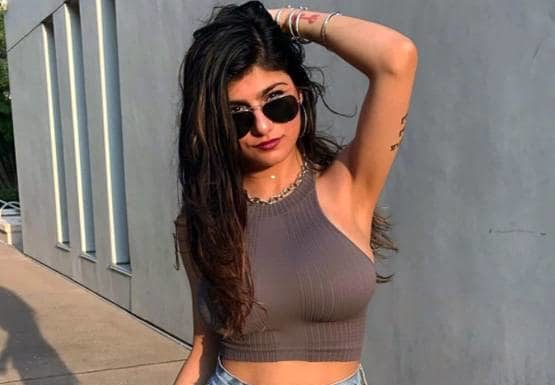 एडल्ट स्टार मिया खलीफा ने पोर्न फिल्मों से कमाई का खुलासा किया