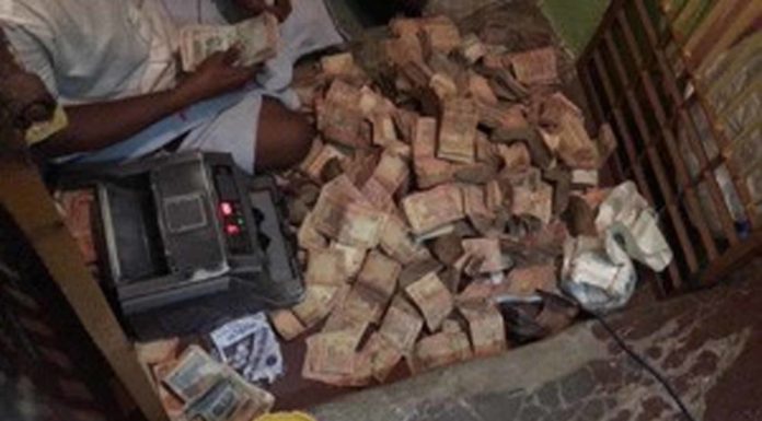 OMG : भिखारी के पास मिला इतना रुपया कि मशीन से गिनने पड़ रहे रुपए