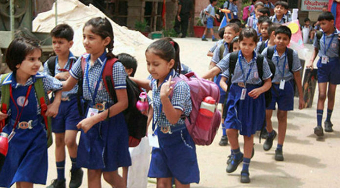 जम्मू-कश्मीर से हटी धारा 144, आज खुलेंगे सभी स्कूल-कॉलेज