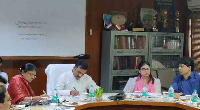 अब UP के सरकारी स्कूलों में 15 मिनट योग शिक्षा होगी अनिवार्य