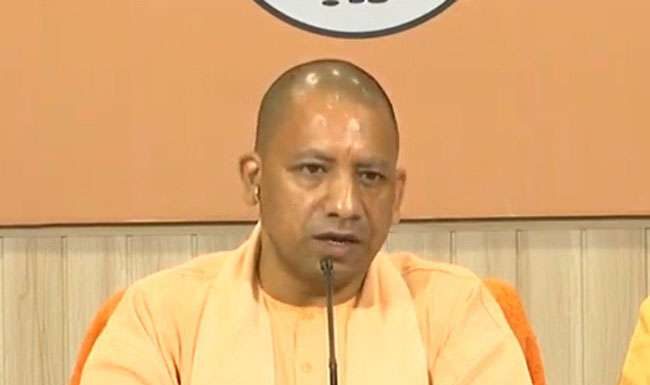 यूपी : योगी सरकार में 20 IAS अधिकारी हुए इधर से उधर