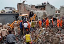 यूपी : एटा की पटाखा फैक्ट्री में हुआ धमाका , 6 की मौत