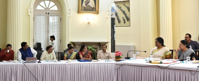 राज्यपाल के समक्ष किया गया उच्च शिक्षा विभाग का प्रस्तुतीकरण