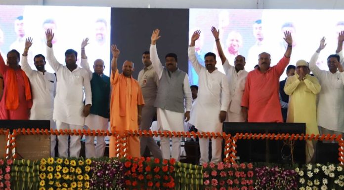 यूपी : CM योगी और पेट्रोलियम मंत्री धर्मेंद्र प्रधान ने प्रदेश के पहले बायो फ्यूल प्लांट का शिलान्यास किया