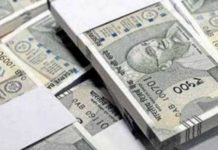 खाते में आए मुफ्त के 40 लाख, लुटे मजे और अब जेल