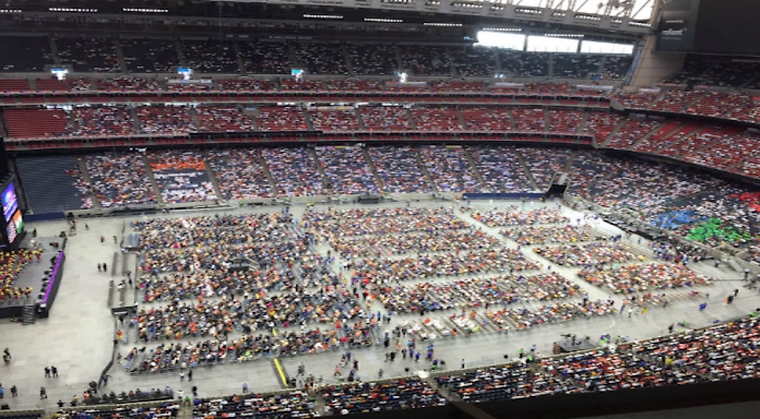 Howdy-modi : ह्यूस्टन का स्टेडियम हाउसफुल, रंगारंग कार्यक्रम से मोदी का आगाज