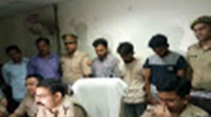 नोएडा : रिश्वतखोरी में अग्निशमन अधिकारी हुए गिरफ्तार