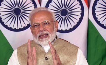 मथुरा : मोदी ने कहा- कान में ‘ओम’ और ‘गाय’ शब्द पड़ते ही कुछ लोगों को करंट लगता है