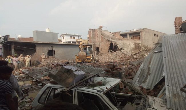 पंजाब : बटाला की पटाखा फैक्ट्री में धमाके से 20 की मौत, 30 घायल