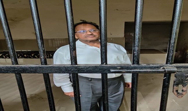 भ्रष्टाचार के खिलाफ योगी सरकार की बड़ी कार्रवाई, बिजली विभाग के दो अधिकारी गिरफ्तार