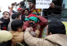 सीएए के विरोध में छात्र सभा का प्रदर्शन, पुलिस ने कार्यकर्ताओं को हिरासत में लिया