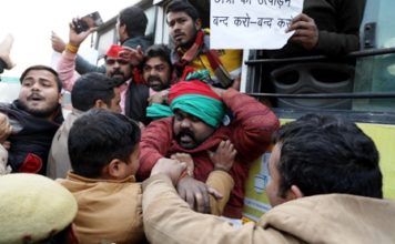 सीएए के विरोध में छात्र सभा का प्रदर्शन, पुलिस ने कार्यकर्ताओं को हिरासत में लिया