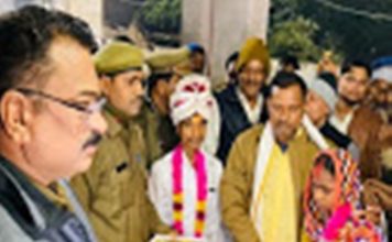 महोबा : घर से भागे प्रेमी युगल , थाने में दूल्हे ने भरी मांग