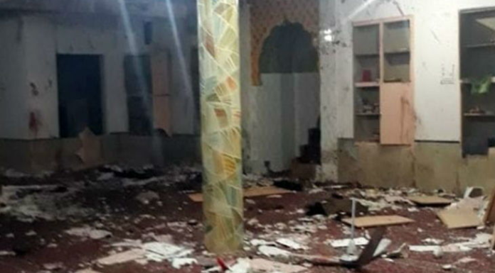 पाकिस्तान : मस्जिद में हुये धमाके से पुलिस अधिकारी समेत 15 की मौत