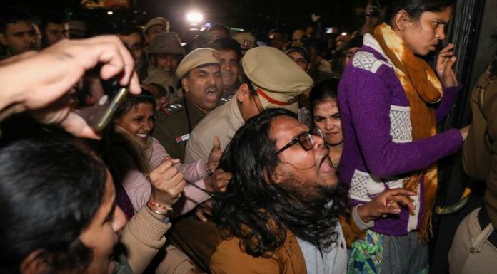 JNU Protest : राष्ट्रपति भवन के पास मार्च कर रहे छात्र हिरासत में , बाद में छात्रों को छोड़ा