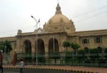 यूपी : पूर्व CM अखिलेश यादव की सुरक्षा को लेकर दोनों सदनों में मचा हंगामा