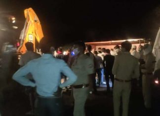 महोबा में बड़ा हादसा, ट्रक पलटने से तीन प्रवासी मजदूरों की मौत, दर्जनों घायल