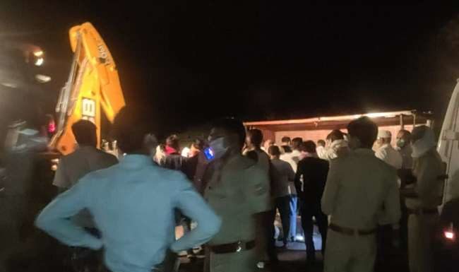 महोबा में बड़ा हादसा, ट्रक पलटने से तीन प्रवासी मजदूरों की मौत, दर्जनों घायल