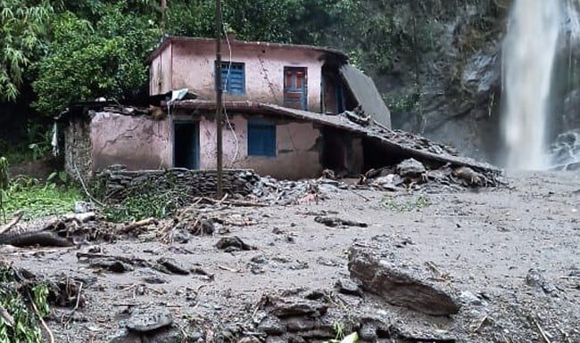 उत्तराखंड के पिथौरागढ़ में बादल फटने से हुई भारी तबाही