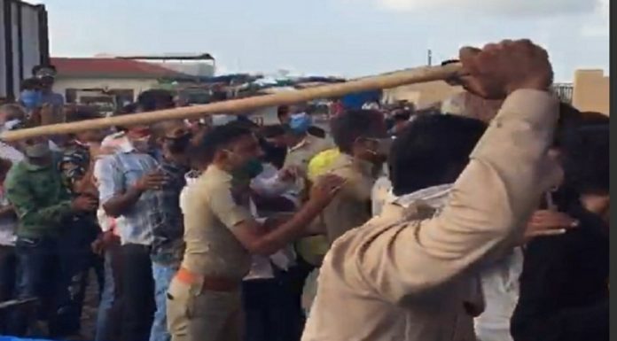 सोमनाथ मंदिर में भीड़ के कारण भक्तों पर लाठीचार्ज