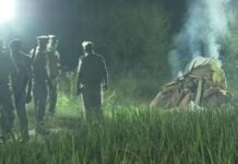 हाथरस गैंगरेप: पुलिस ने ही शव जला दिया, लाश घर नहीं ले जाने दी