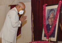 राष्ट्रपति ने पूर्व राष्ट्रपति डॉ एपीजे अब्दुल कलाम की 89वीं जयंती पर दी श्रद्धांजलि