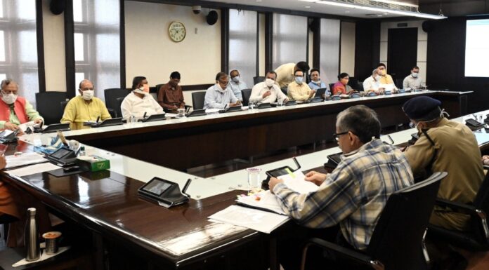 CM योगी ने लखनऊ, कानपुर व वाराणसी में कोरोना से विशेष सतर्कता बरतने को कहा