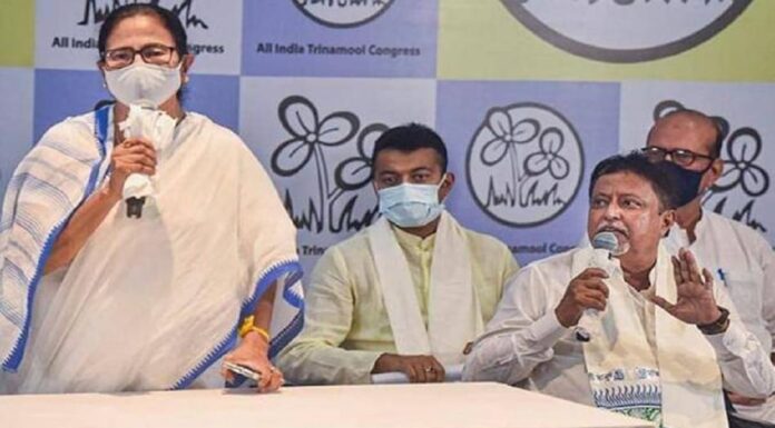 बीजेपी को झटका, मुकुल रॉय ममता की मौजूदगी पर तृणमूल में हुए शामिल