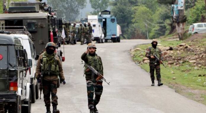 जम्मू-कश्मीर में आतंकी हमला, 2 पुलिसकर्मी शहीद, 2 नागरिकों की मौत