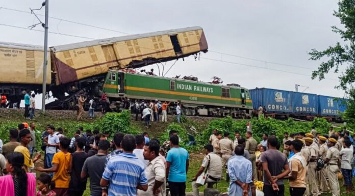 दार्जिलिंग: कंचनजंगा एक्सप्रेस से भिड़ी मालगाड़ी, 10 की मौत, 60 घायल!