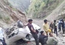जम्मूकश्मीर के किश्तवाड़ में हुआ भयंकर हादसा, जिसमें एक खाई में गिरी कार, चार लोगों की हुई मौत…