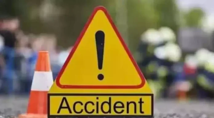 कंटेनर व पर्यटक बस की आमने-सामने भिडंत, दो महिलाओं समेत नौ लोग जख्मी